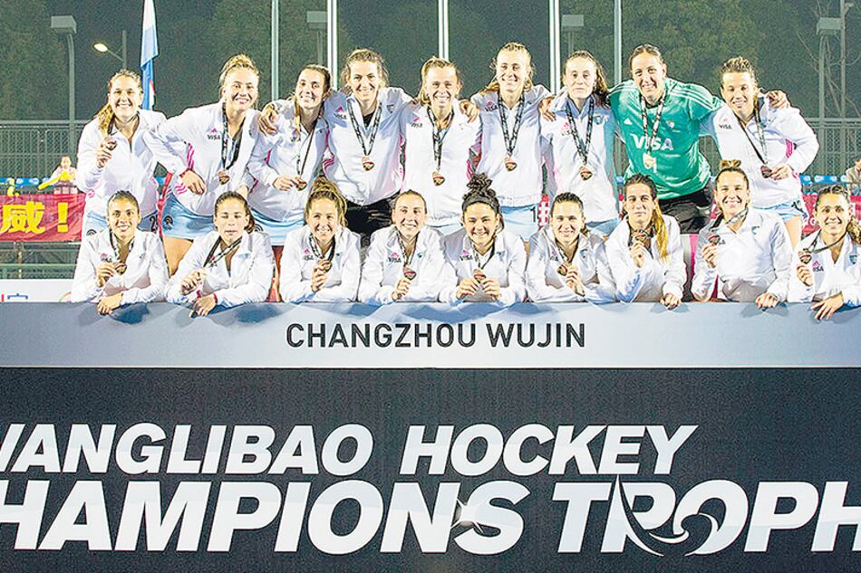 Las Leonas festejan su bronce.