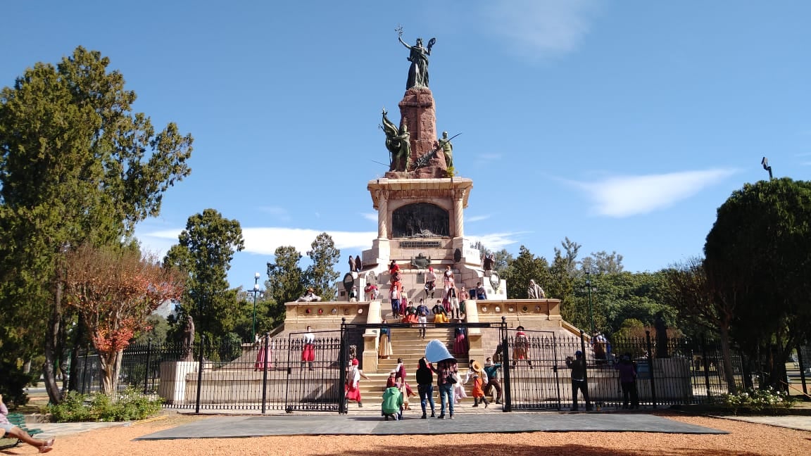 Rodaje en el monumento 20 de Febrero