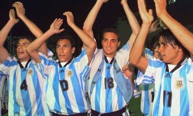 La Selección Sub 21 campeona del Torneo Esperanzas de Toulon, en 1998. Imagen: NA