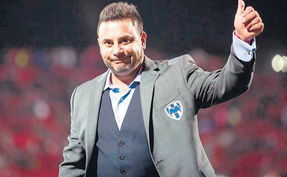 El Turco viene de dirigir en España.