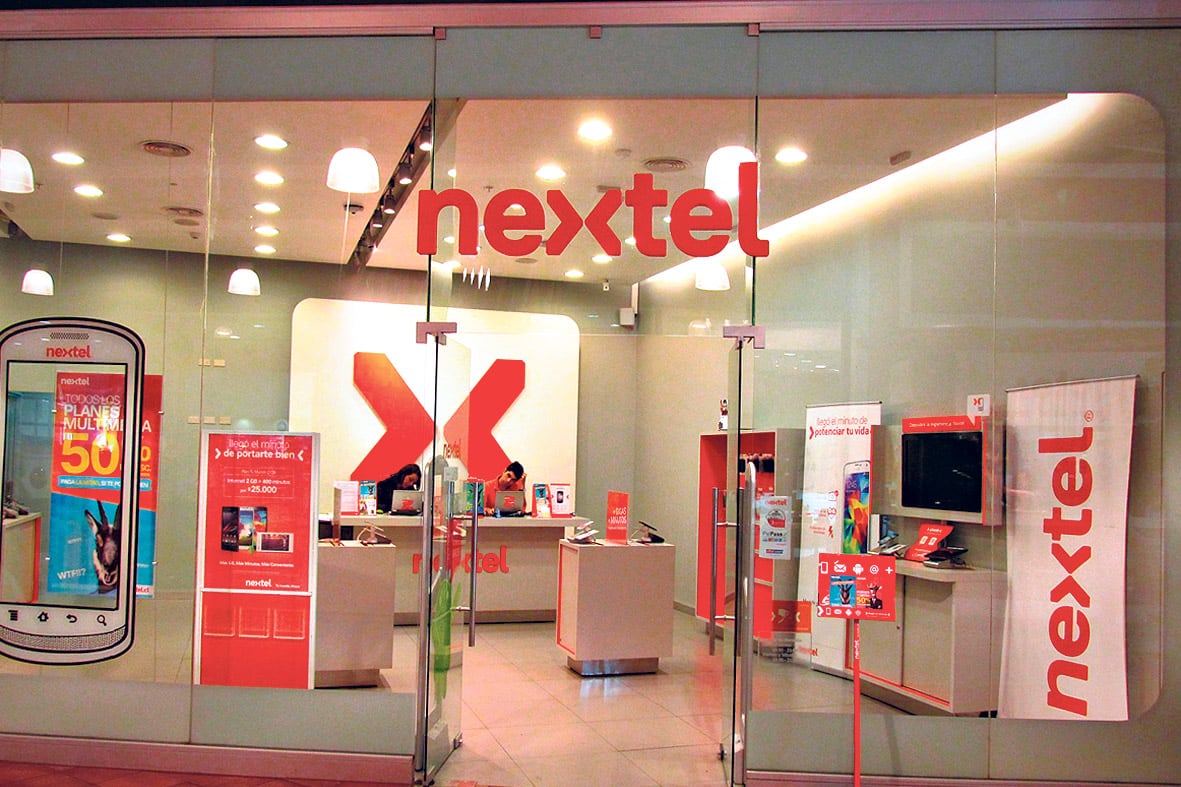 El Grupo Clarín dejó trascender que despidió a González cuando tomó el control de Nextel.