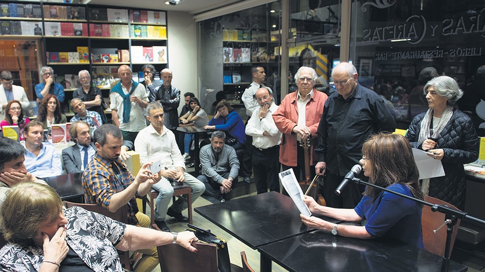 Una tregua en la noche de Bolsonaro. Ana María Picchio leyendo a Mario Benedetti.