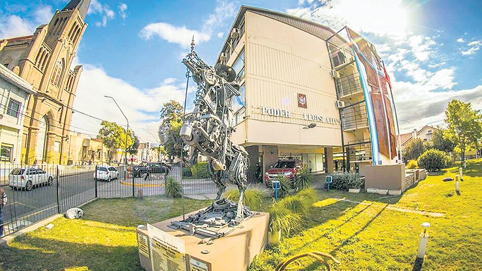 Dieciséis senadores, todos varones, votaron la ley de paridad de género.