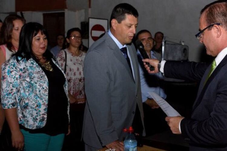 10 de diciembre de 2017: Altamirano jura como viceintendente de San Roque. Ya llevaba dos años en el Senado y sumaría uno más.