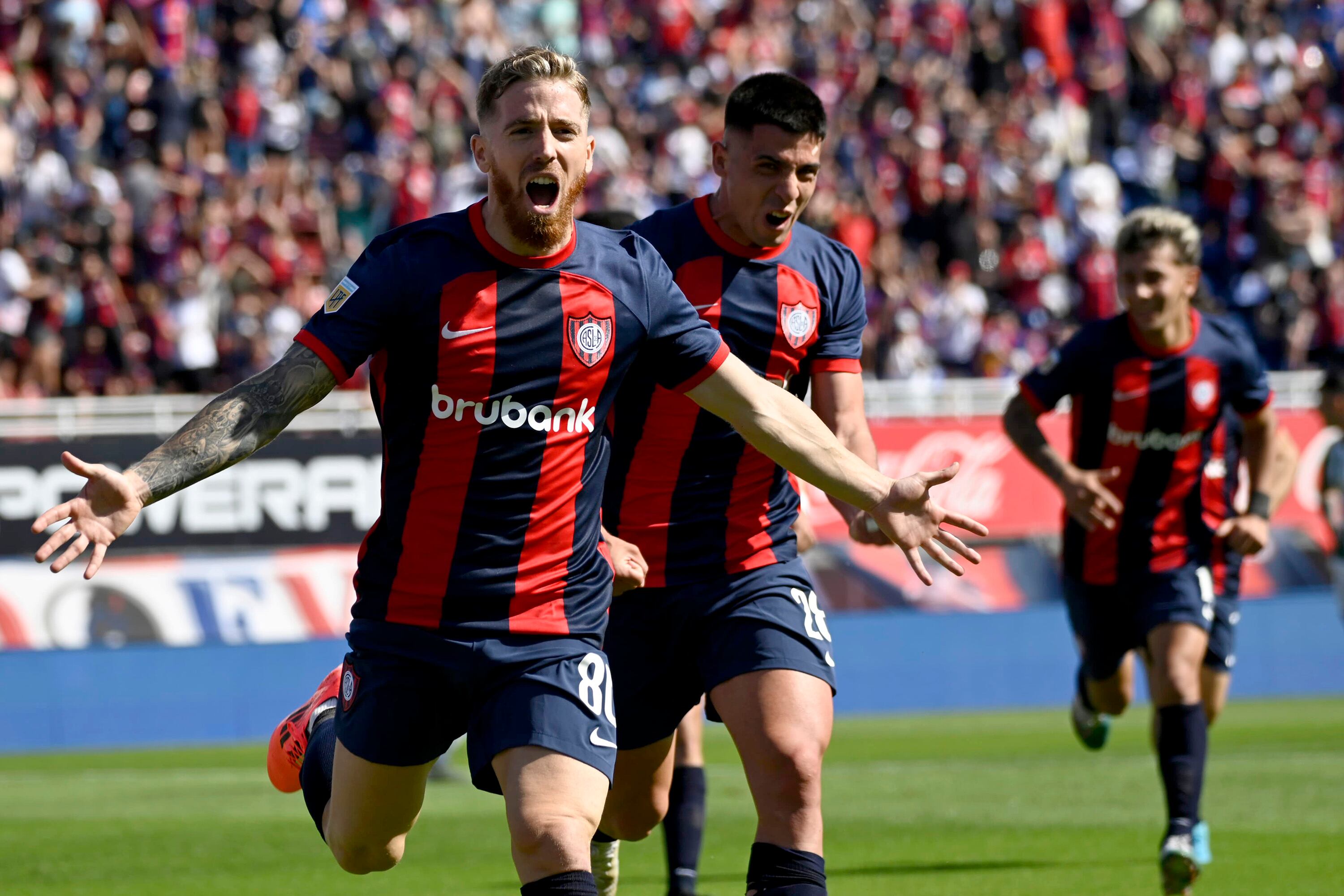 Iker Muniain, figura de la tarde en el Bajo Flores.