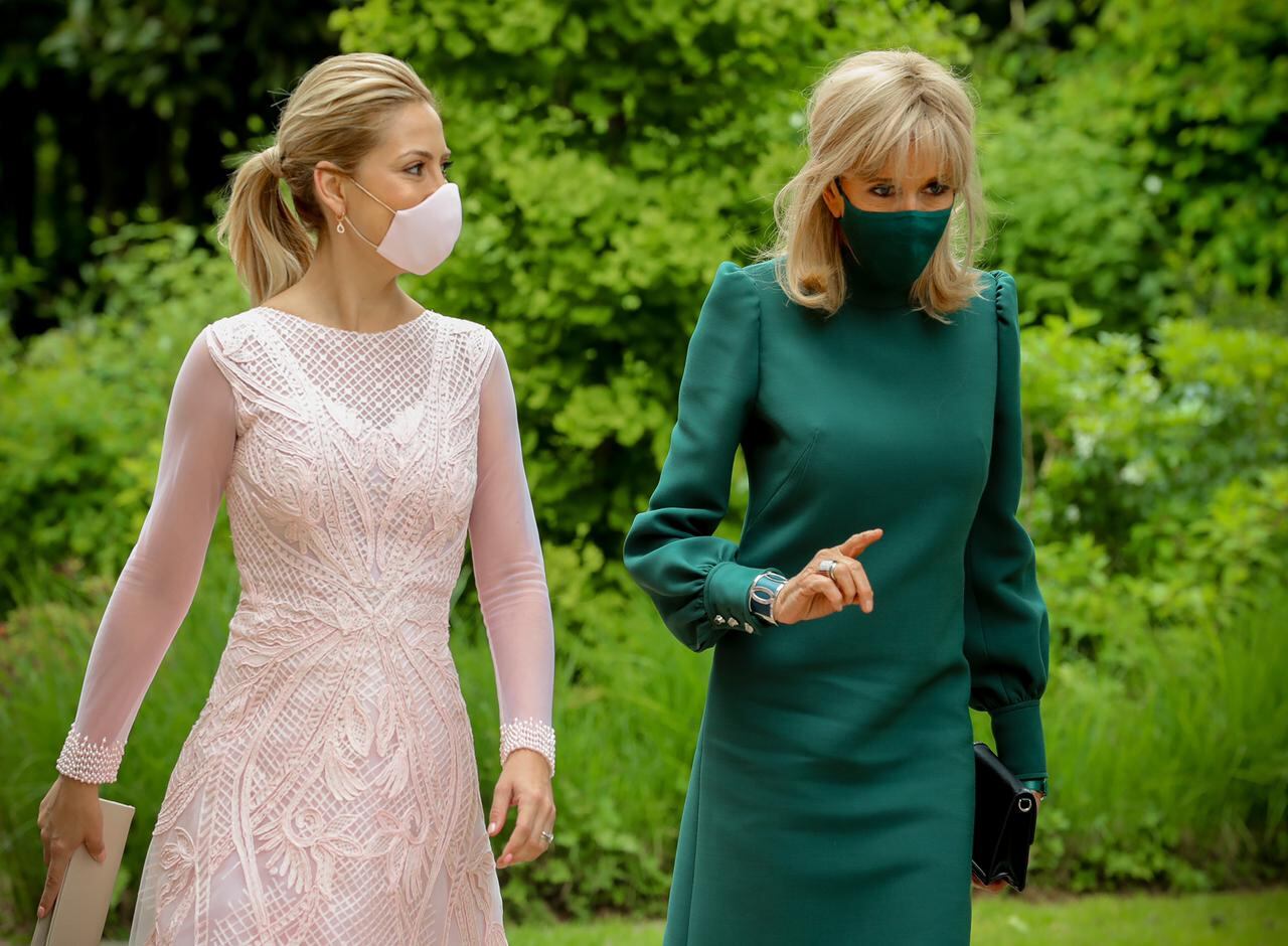 La primera dama Fabiola Yáñez almorzó con su par francesa Briggite Macron.