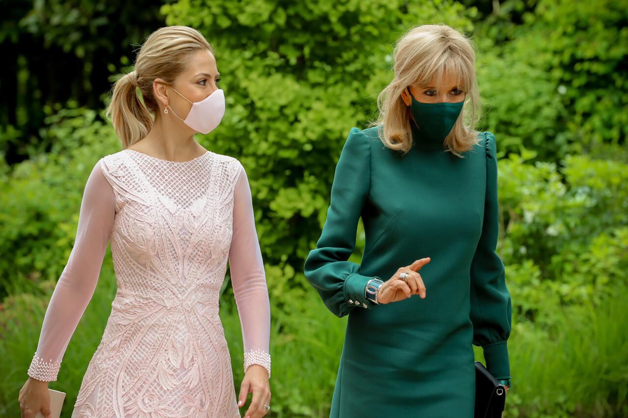 La primera dama Fabiola Yáñez almorzó con su par francesa Briggite Macron.