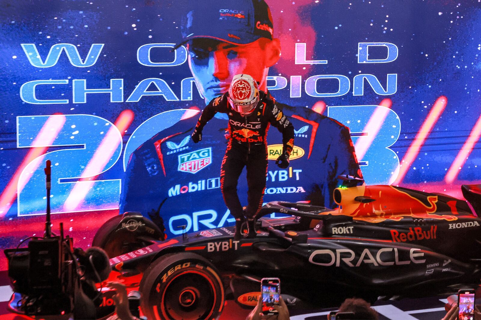 Verstappen coronó su dominio con un título inapelable