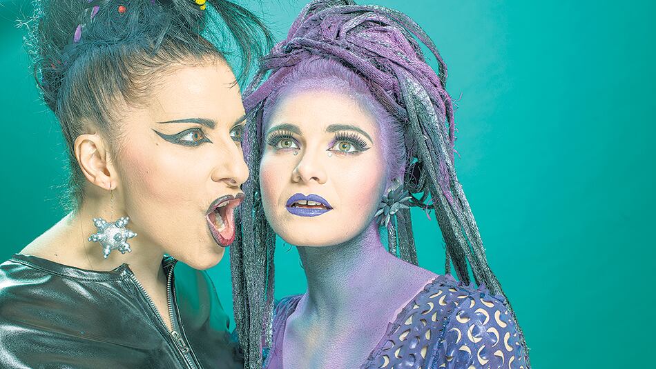 Mamapunk, el concierto suma una banda en vivo para la que las actrices no ahorran elogios.