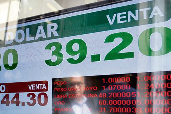 La divisa trepó 54 centavos en dos días y 95 desde el inicio de diciembre (dos semanas). En pizarras llegó a superar los 39,20 pesos.