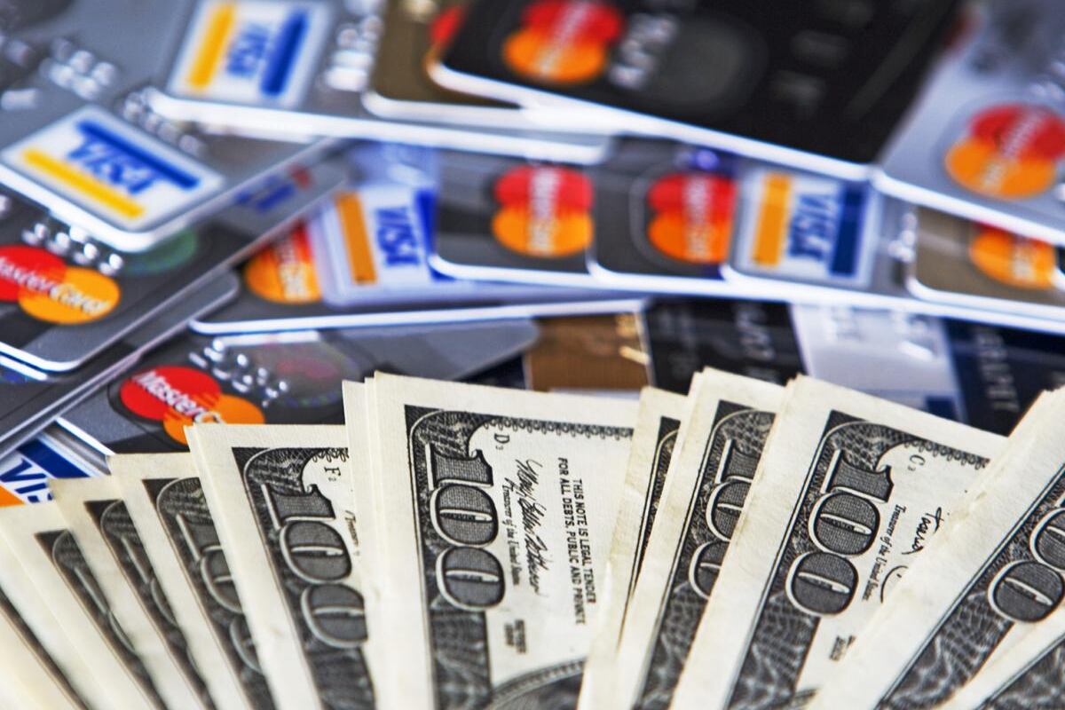 Cómo funciona el dólar tarjeta en Brasil, donde miles de argentinos vacacionan en esta temporada de verano.