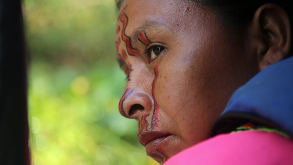 Una mujer indígena de la comunidad Emberá Chamí, en el departamento colombiano de Chocó.