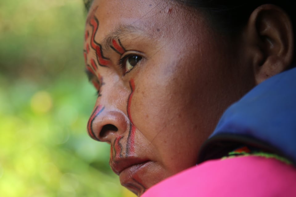 Una mujer indígena de la comunidad Emberá Chamí, en el departamento colombiano de Chocó.