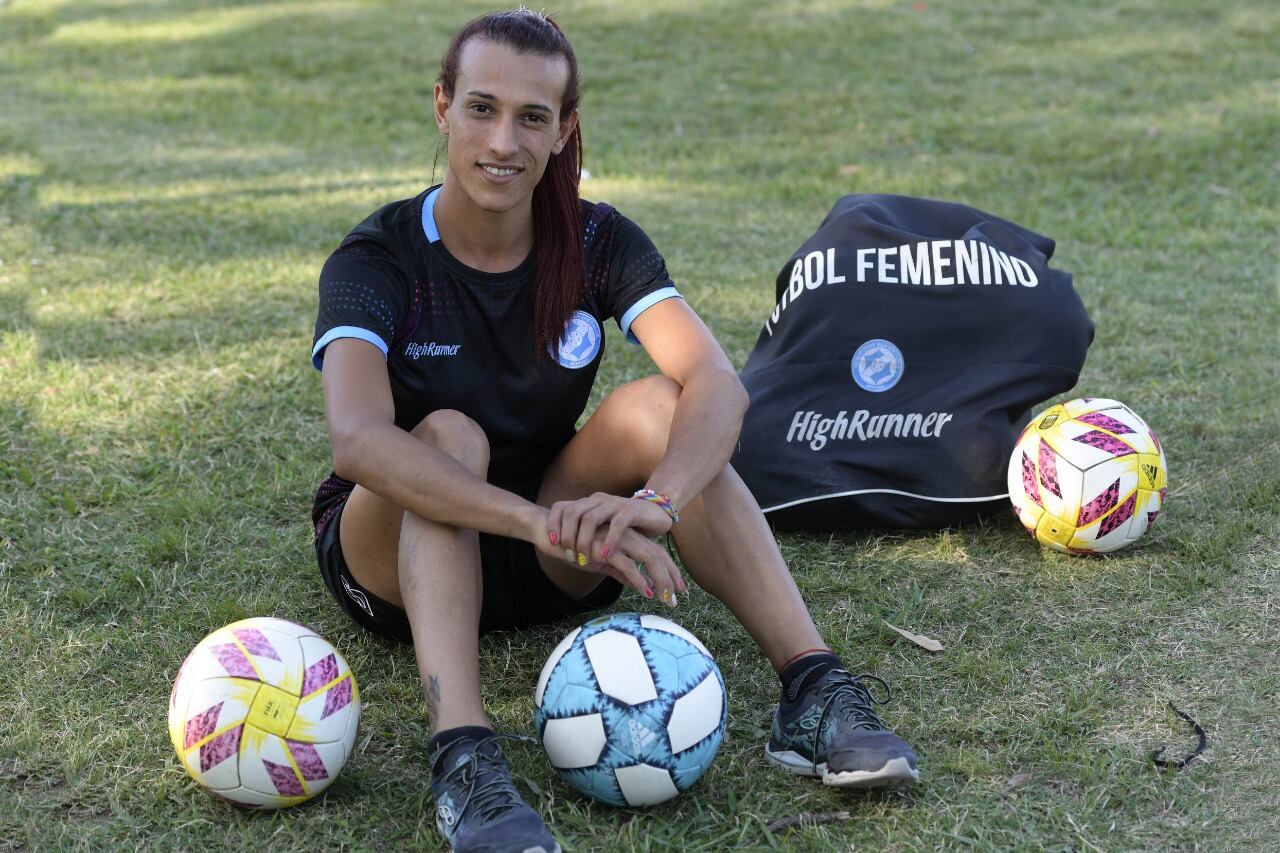 Mara Gómez, la primera jugadora transgénero de la máxima categoría del fútbol femenino.