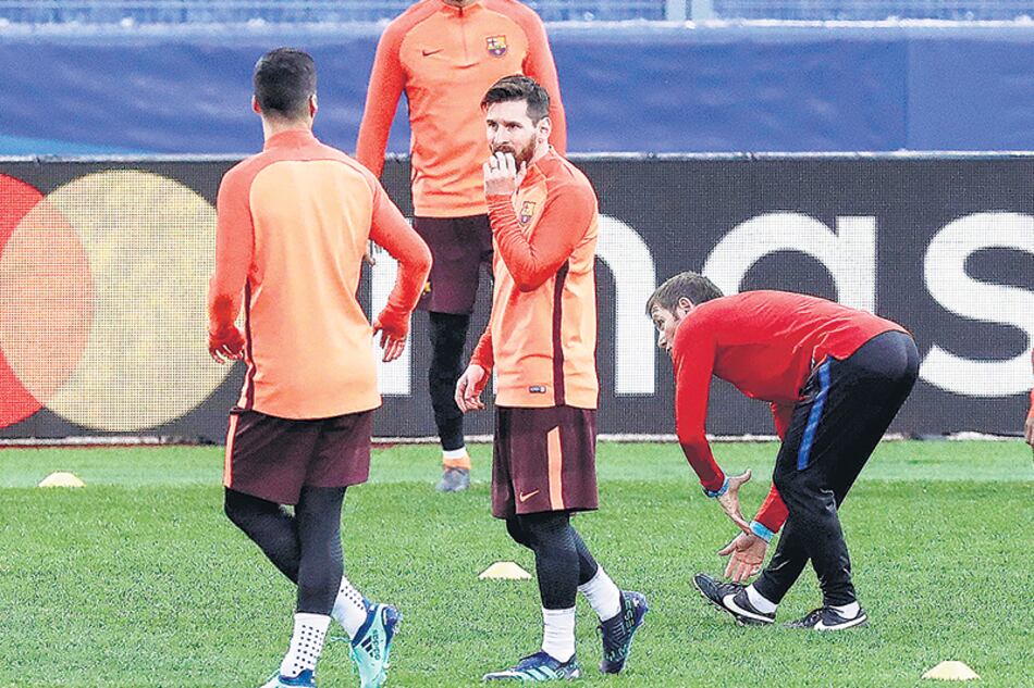 Messi en el reconocimiento del campo del Olímpico de Roma.