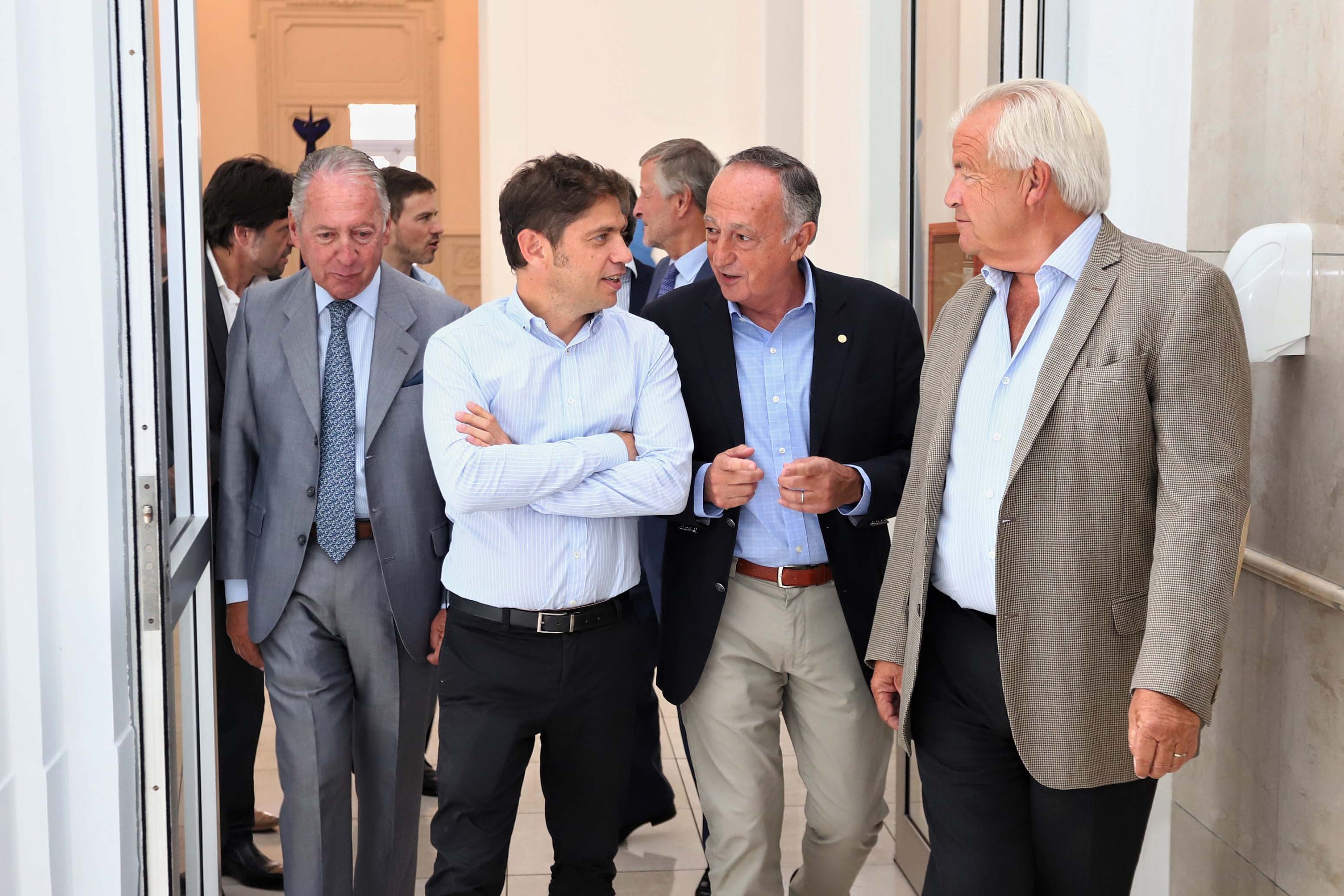 El gobernador de la Provincia de Buenos Aires con la conducción de la UIA.