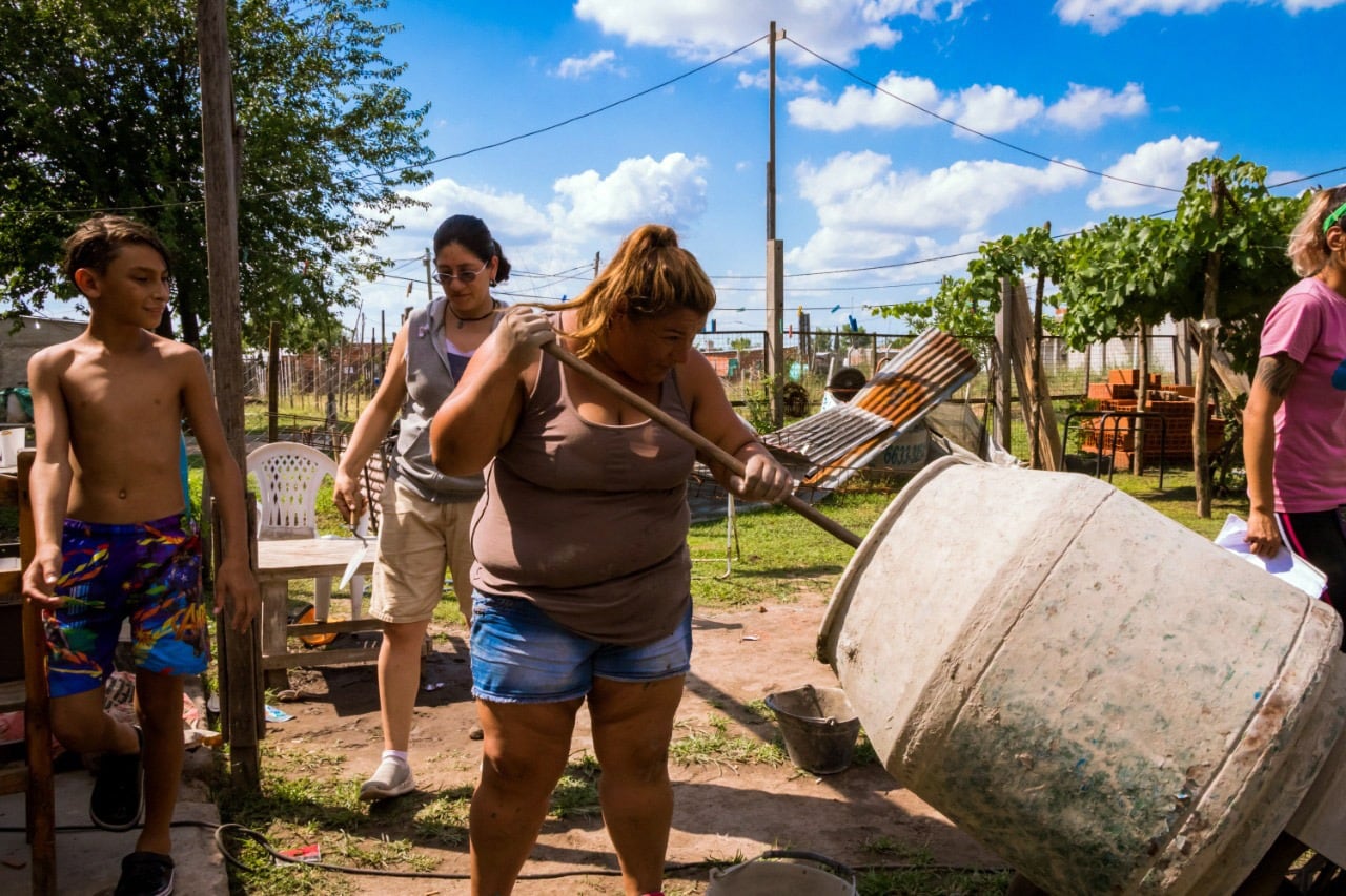 El Registro Nacional de Trabajadores de la Economía Popular llegó a los 2 millones 800 mil inscriptos y de los datos se desprende que el trabajo informal está feminizado.