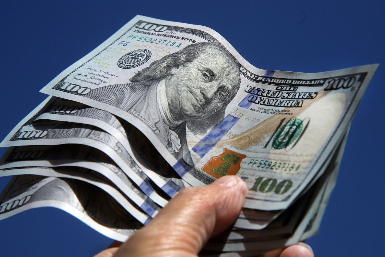 La brecha cambiaria entre los dólares financiero con el oficial está en niveles del 50 por ciento.