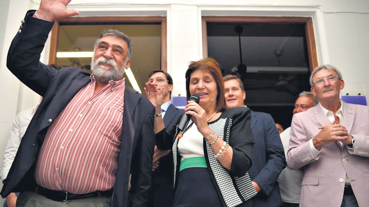 Patricia Bullrich y Claudio Bargach en abril de 2016 al anunciar la incorporación al partido Unión por la Libertad.