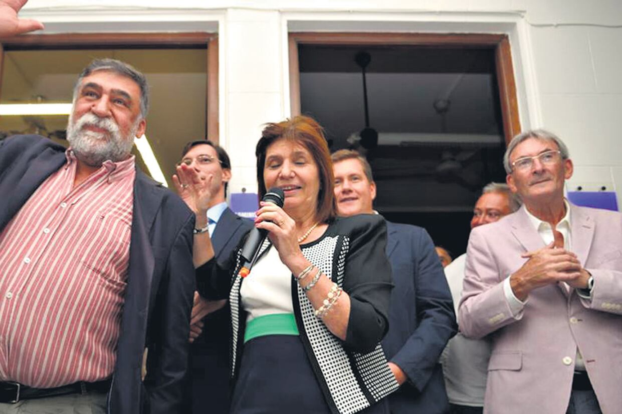 Patricia Bullrich y Claudio Bargach en abril de 2016 al anunciar la incorporación al partido Unión por la Libertad.