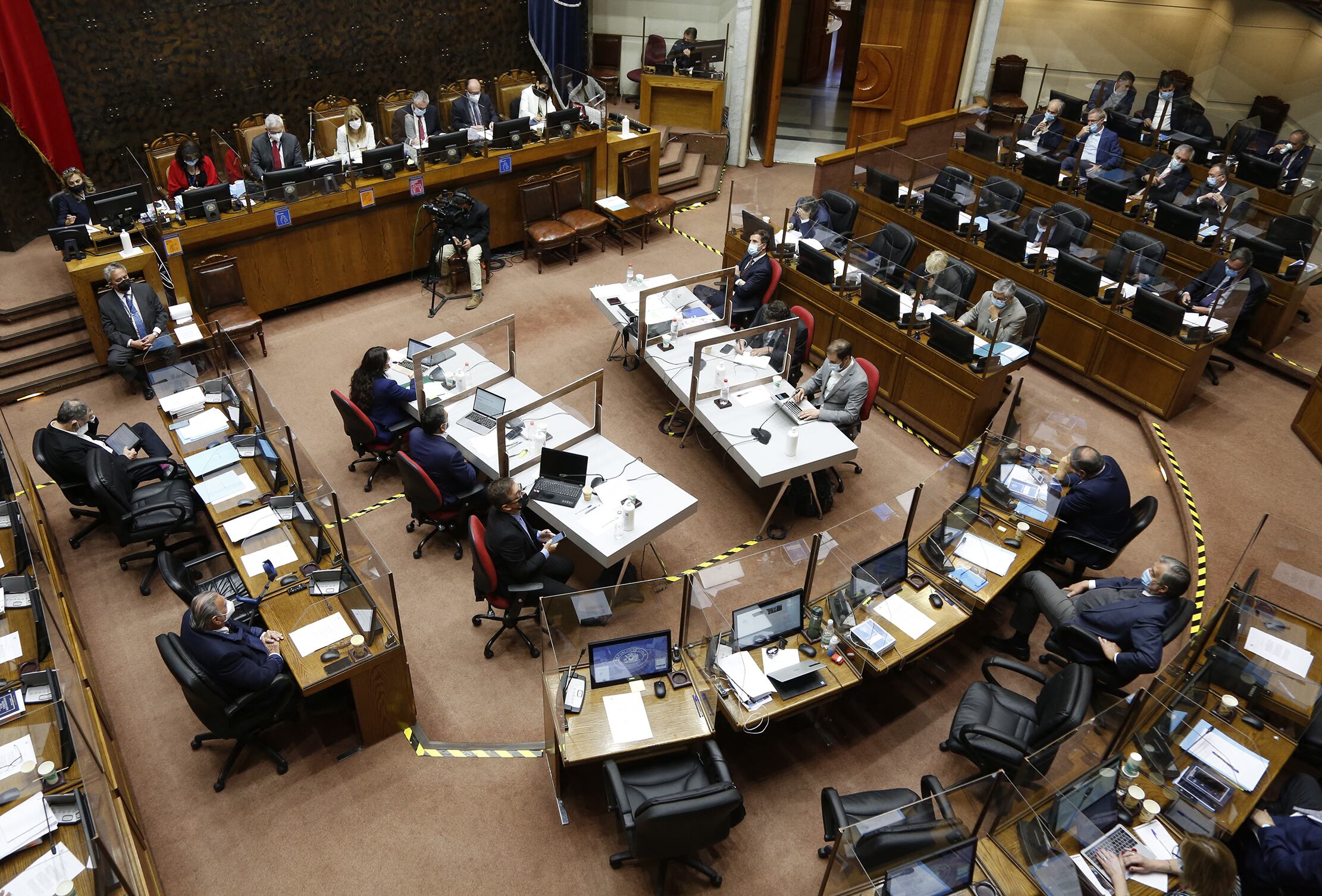 La oposición no logró los 29 votos necesarios para destituir a Piñera.