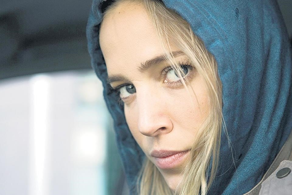 La película Perdida, protagonizada por Luisana Lopilato, está  basada en una novela Florencia Etcheves. Una trama sobre la violencia contra la mujer y la trata de personas.