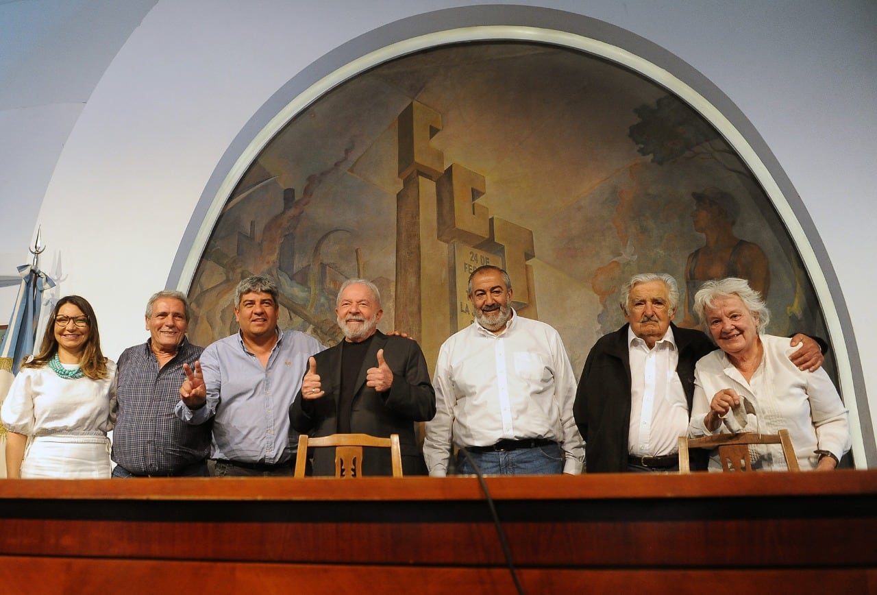 Lula, en la CGT, junto a Mujica y la cúpula sindical.