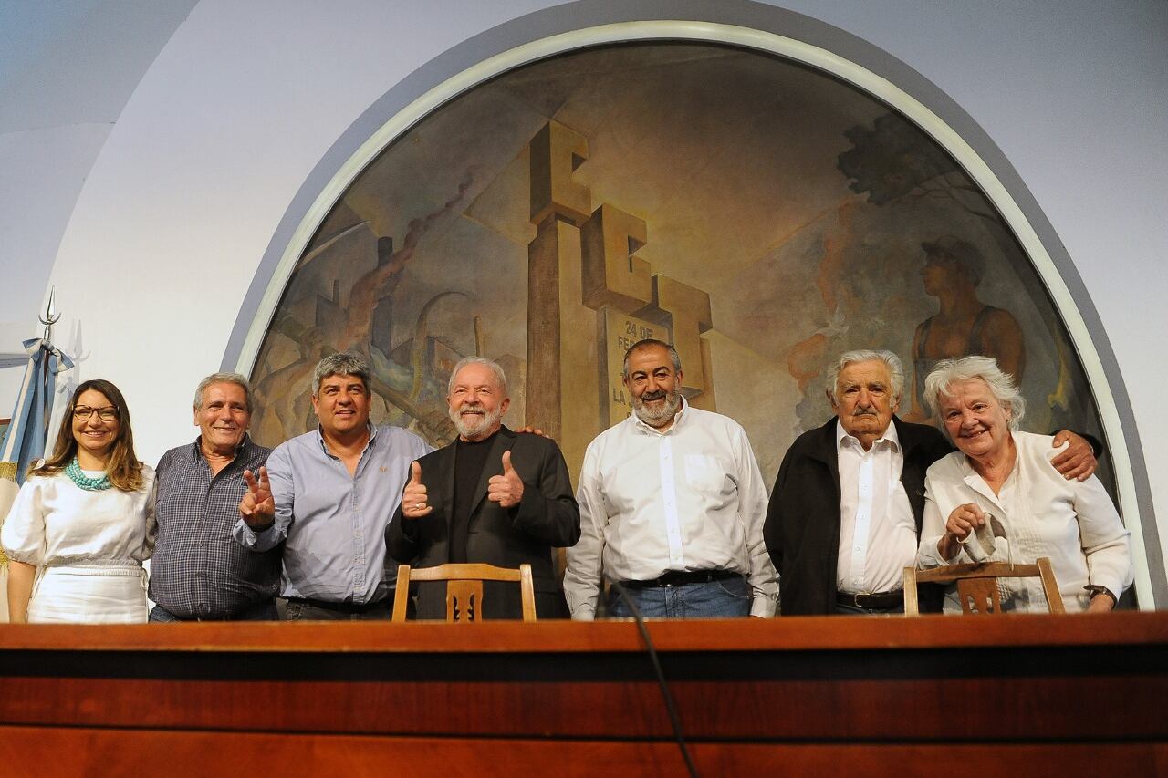 Lula, en la CGT, junto a Mujica y la cúpula sindical.
