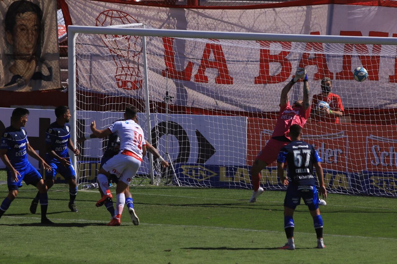 El gol de Cordero de cabeza para sentenciar el triunfo.