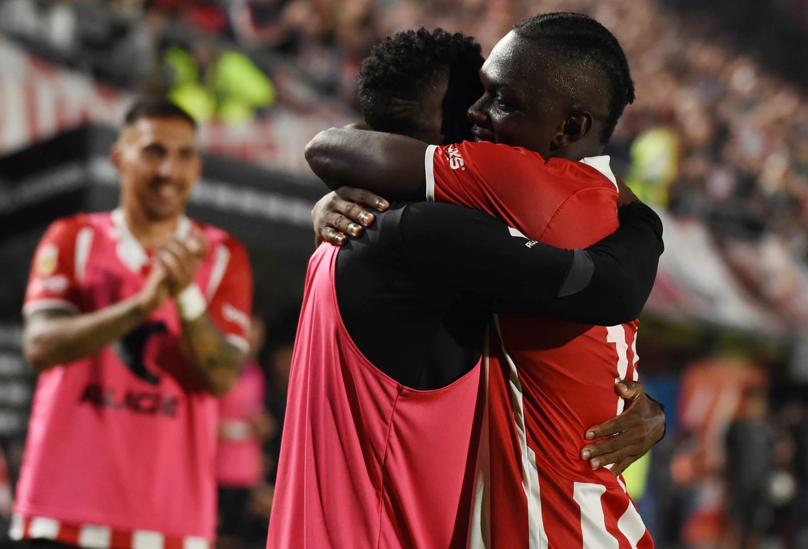 Estudiantes celebró en la noche platense
