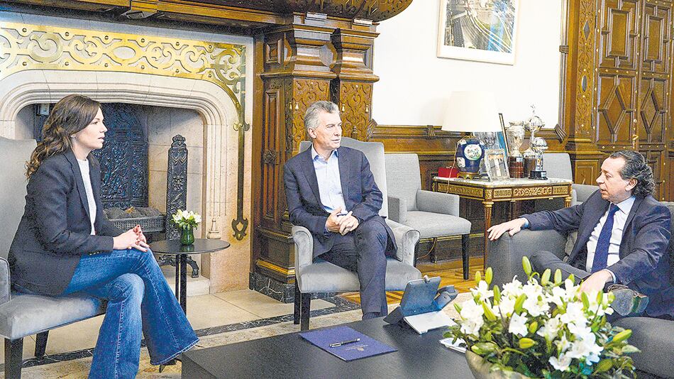 Los ministros Carolina Stanley y Dante Sica exponen ante Macri detalles del “plan alivio”.