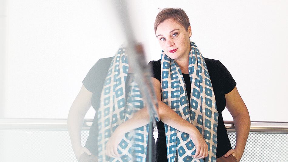 Hornos comenzó su carrera como actriz en España. Ya en Buenos Aires, abordó la dramaturgia y la dirección.