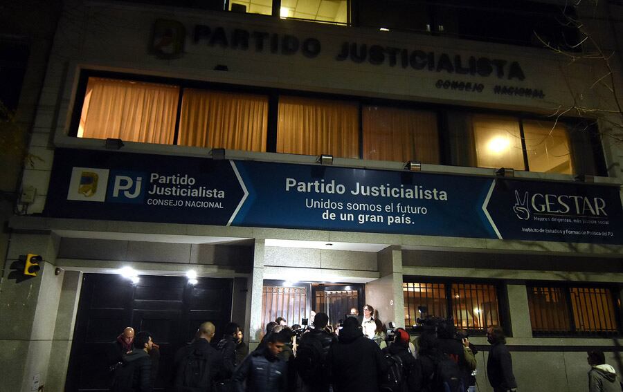 La sede del PJ nacional, en Matheu al 100, fue el lugar de encuentro del peronismo bonaerense.
