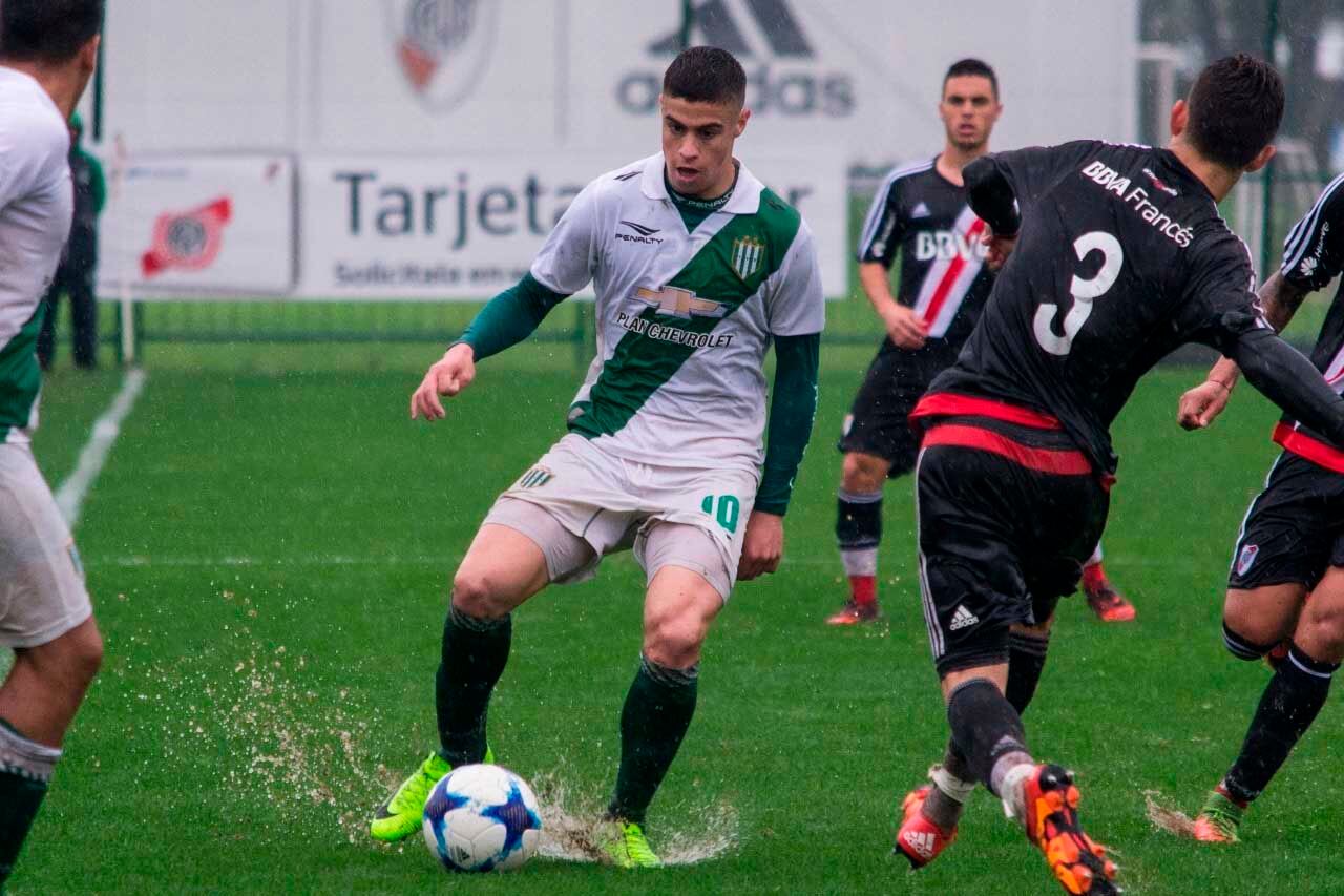 Partido de inferiores entre Banfield y River.
