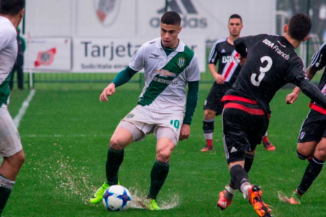 Partido de inferiores entre Banfield y River.