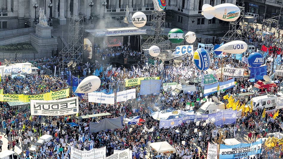 Los gremios y movimientos sociales comenzarán a movilizarse desde antes del mediodía por el centro porteño.