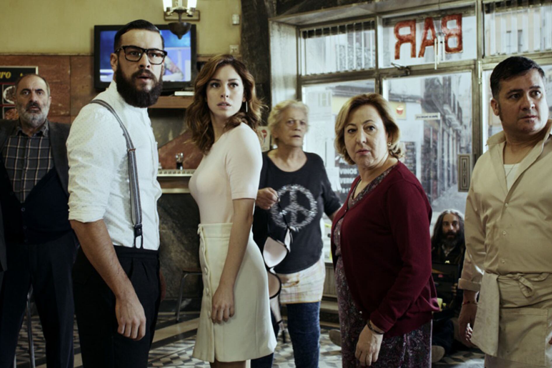 El personaje de Elena, encarnada por Blanca Suárez, es la flor expresiva del relato.