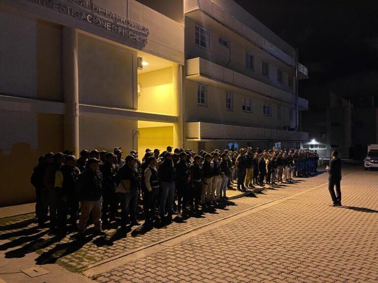 Los investigadores que participaron de los múltiples allanamientos en diciembre. 