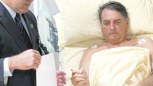 Ayer Bolsonaro retomó las actividades desde la habitación del hospital Israelita Albert Einstein.