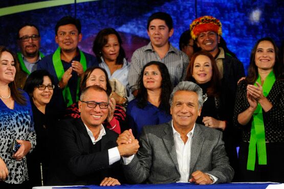 Moreno y su compañero de fórmula, Jorge Glass, al recibir los resultados oficiales.