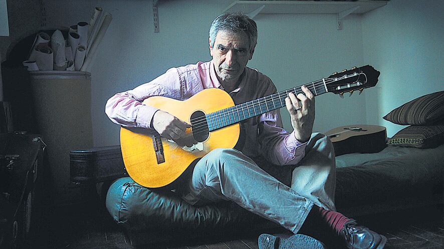 Juan Falú es de esos pocos que sin más que una guitarra sabe concitar encantos y revelaciones.