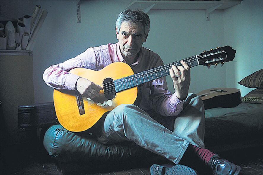 Juan Falú es de esos pocos que sin más que una guitarra sabe concitar encantos y revelaciones.