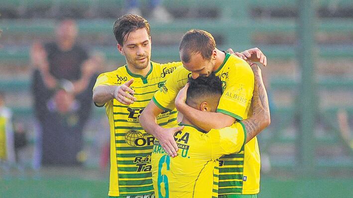 Festeja el Halcón de Varela.