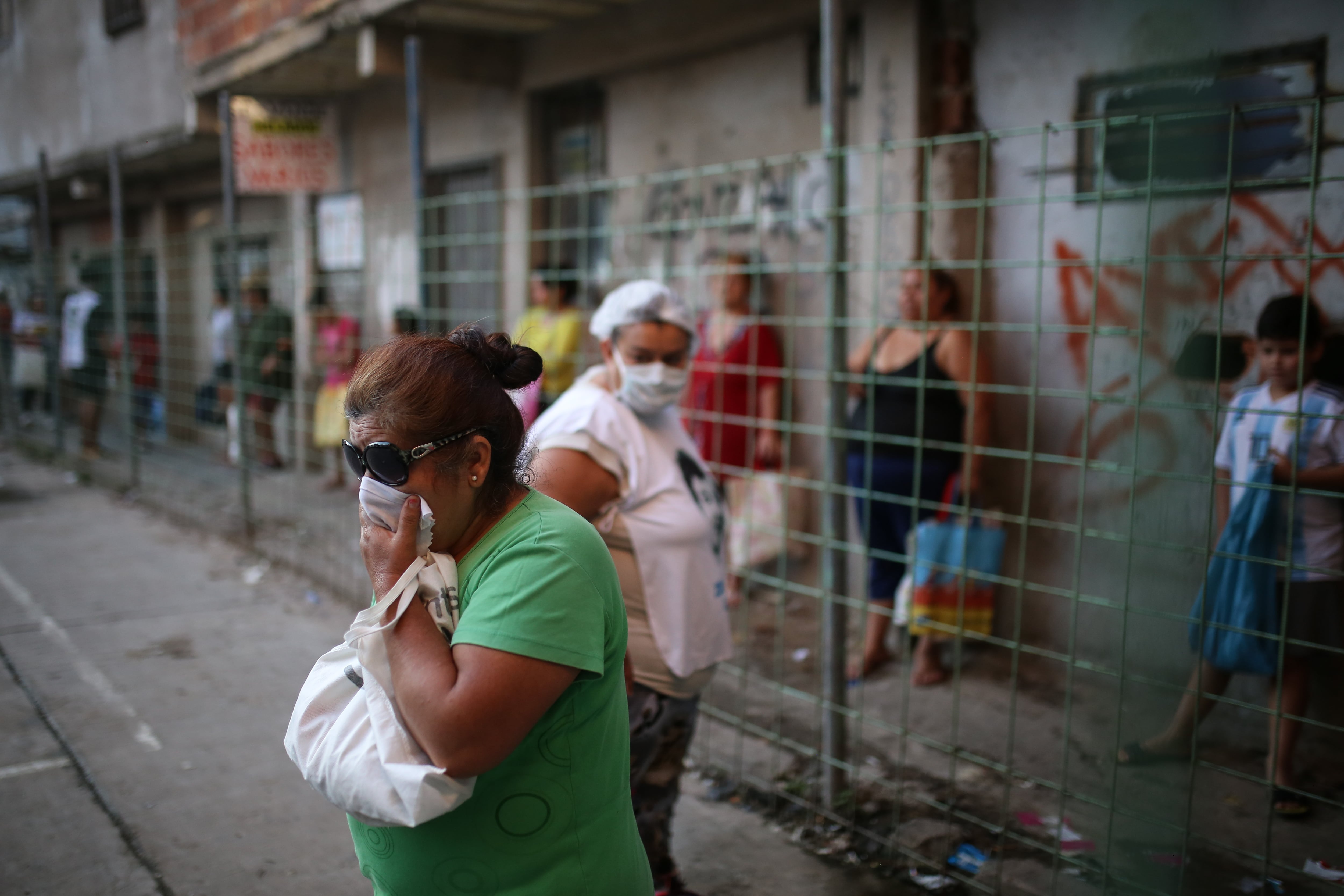 El aislamiento social obligatorio es una quimera en barrios donde la comida se socializa en comedores y merenderos.