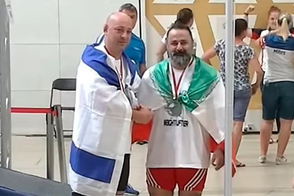 El saludo que generó la suspensión