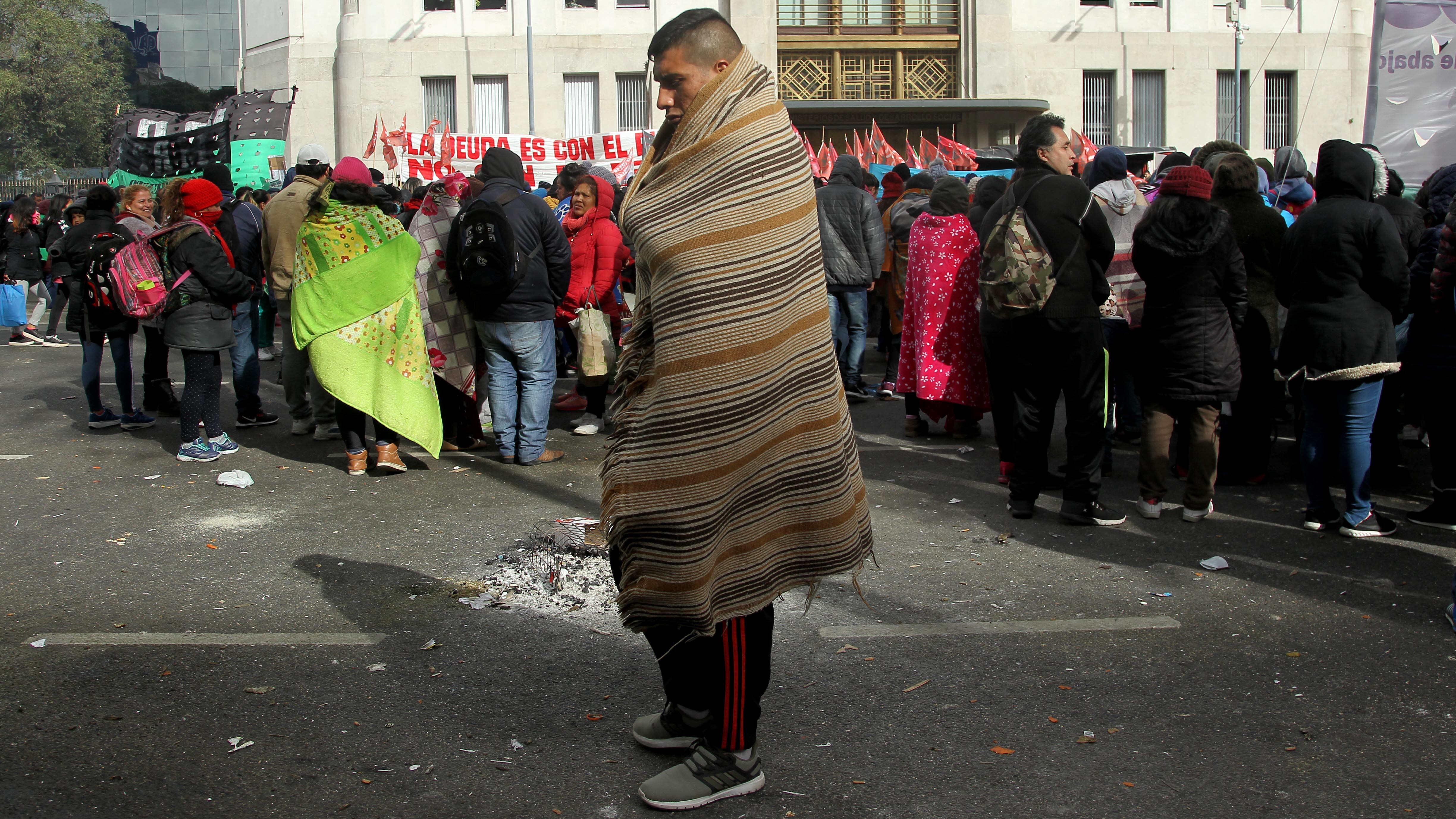 Solo este año están cayendo en la pobreza más de 2 millones de argentinos y, de ellos, más de 500 mil en la indigencia.