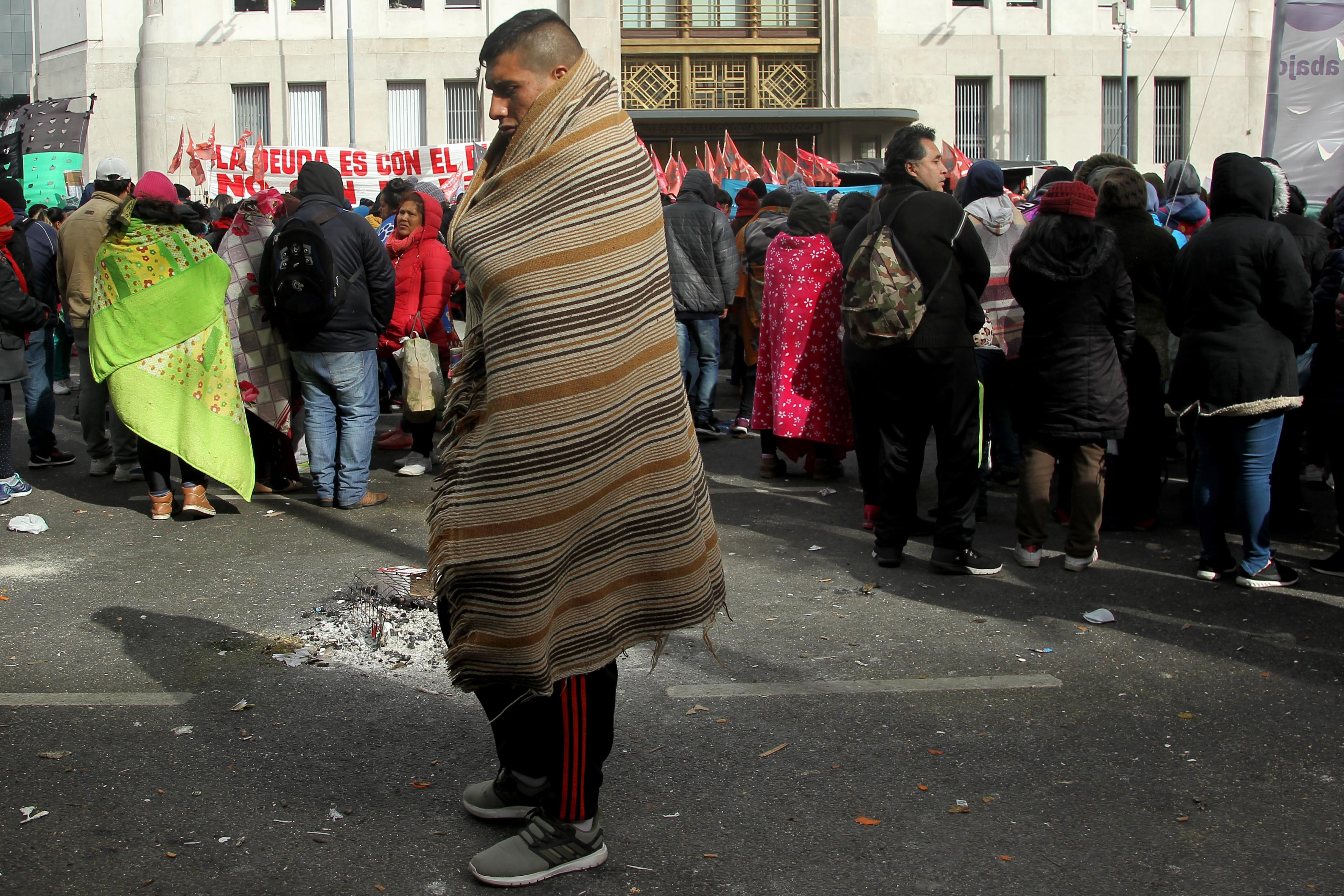 Solo este año están cayendo en la pobreza más de 2 millones de argentinos y, de ellos, más de 500 mil en la indigencia.