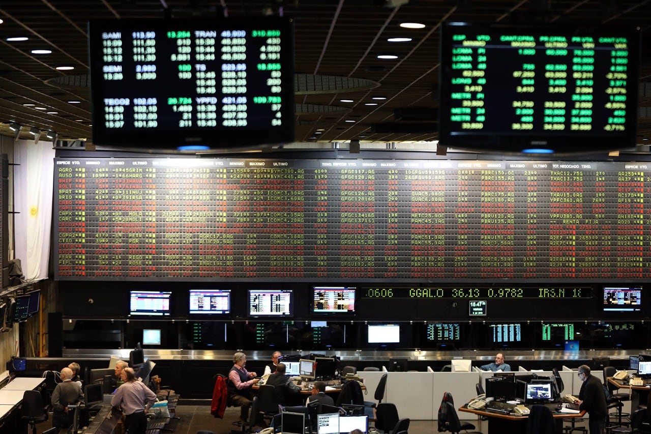 El rendimiento de los títulos argentinos es cercano al 20 por ciento en dólares cuando el de otros bonos de la región se mantiene debajo del 5 por ciento.