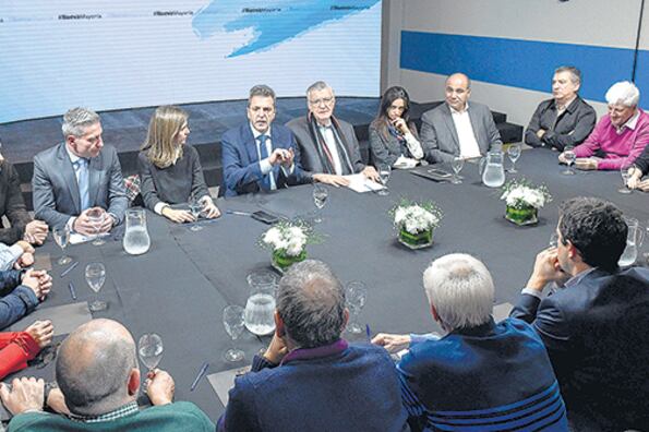 Sergio Massa, José Luis Gioja y los dirigentes del peronismo.