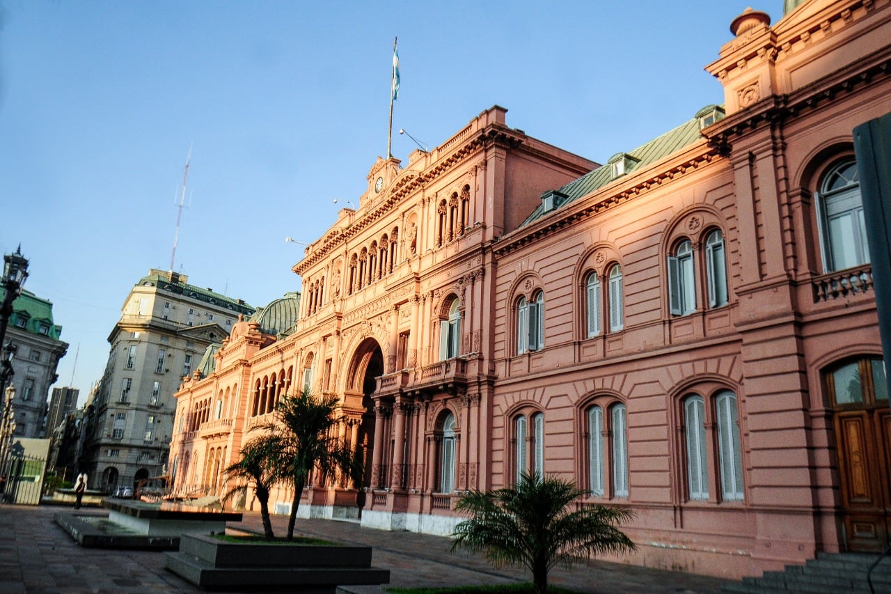 Milei prometió terminar con la casta, pero lleva dos años y muchas denuncias en contra.